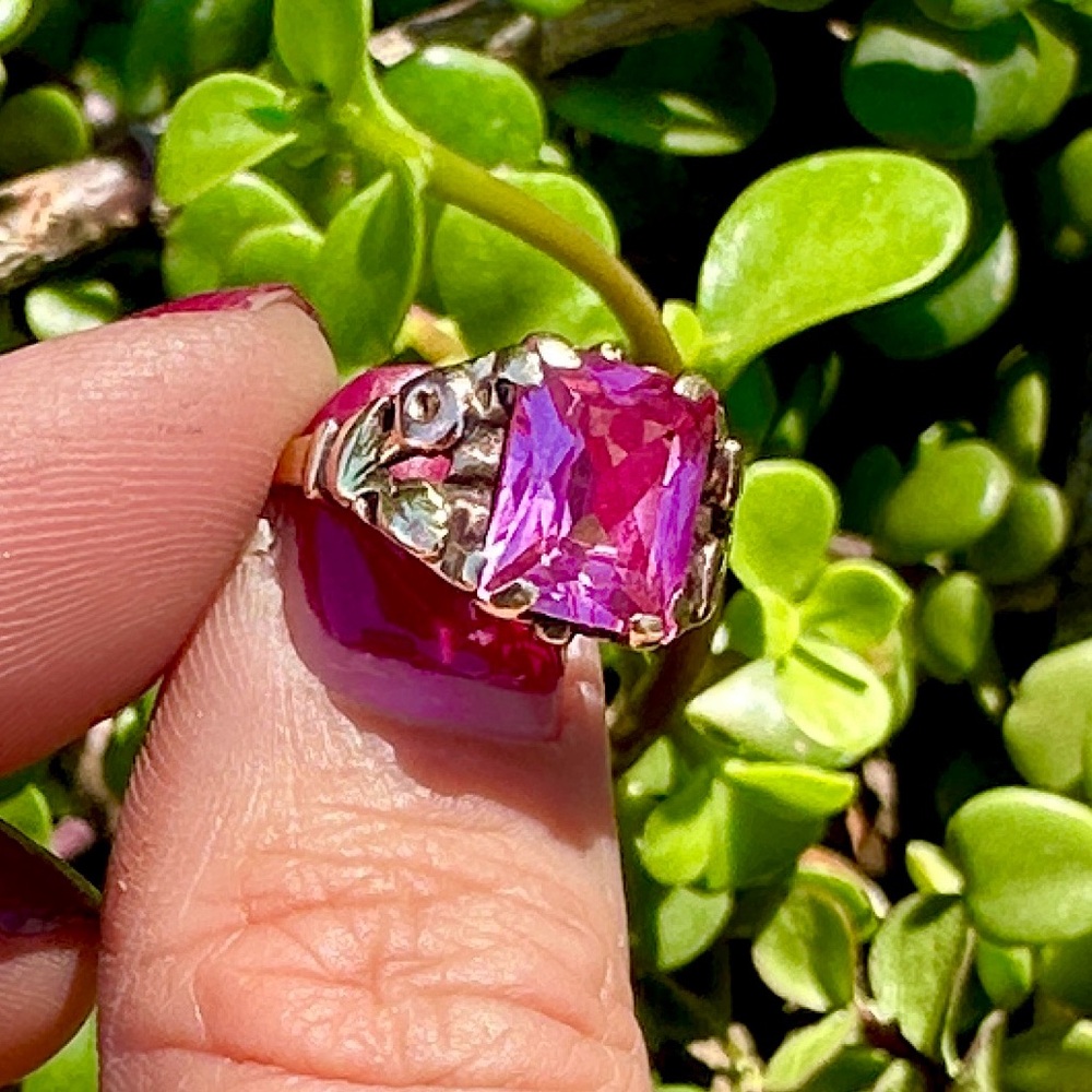 Elegant Pink topaz and Gold Ring 10 kt gold estate vintage jewelry